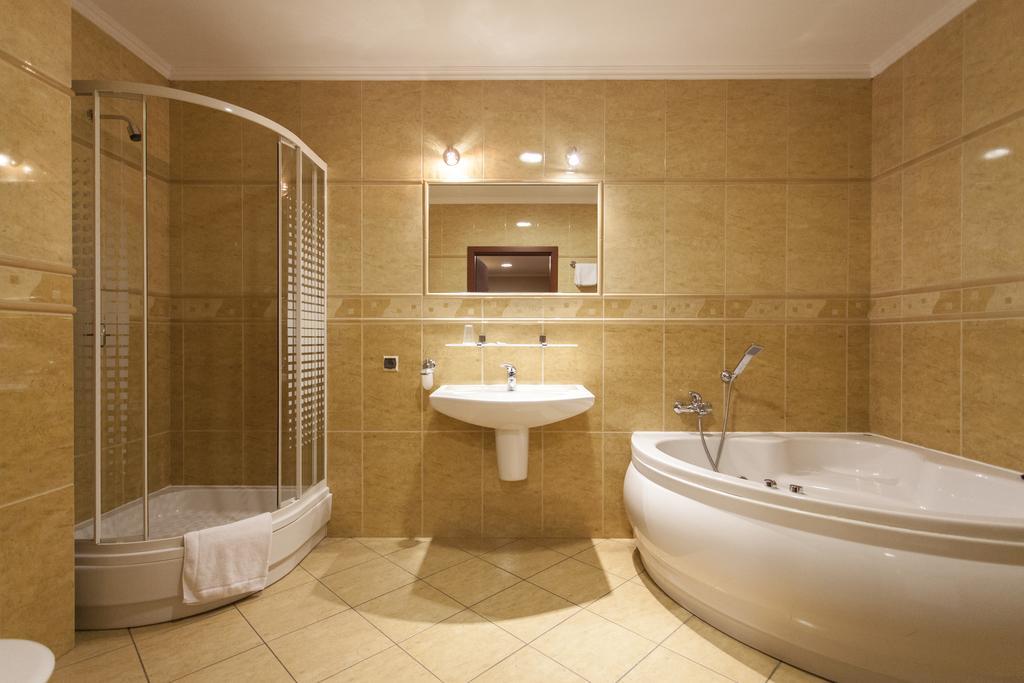 L'Ascada Hotel Śrem Esterno foto