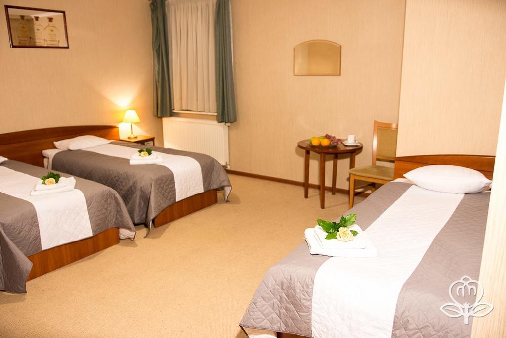 L'Ascada Hotel Śrem Esterno foto
