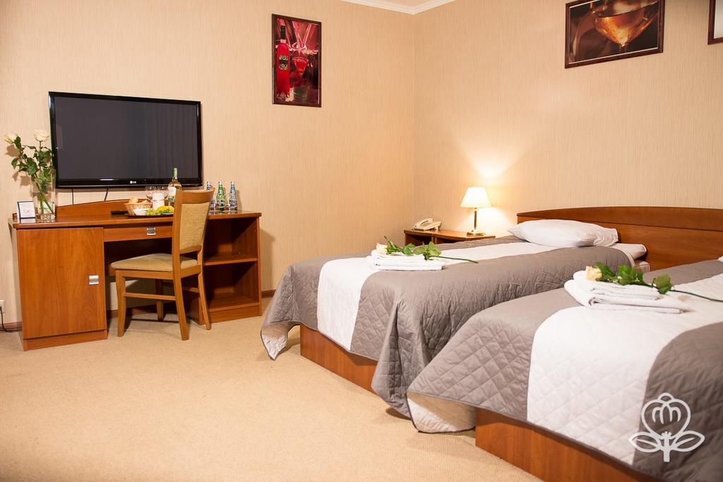 L'Ascada Hotel Śrem Esterno foto