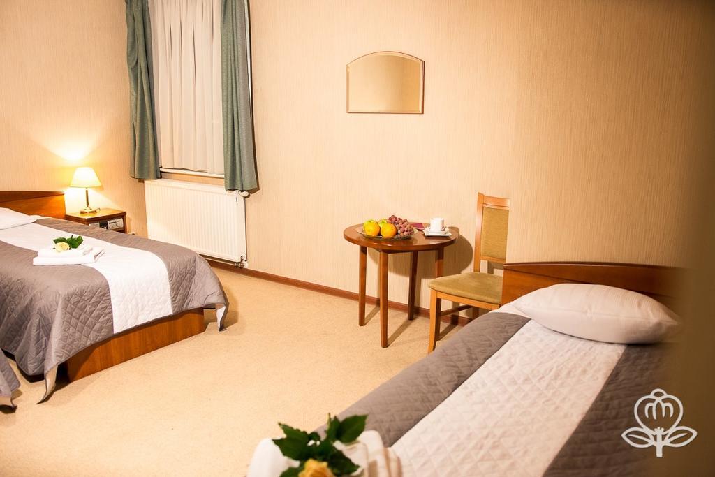 L'Ascada Hotel Śrem Esterno foto