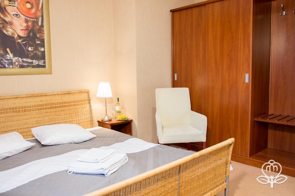 L'Ascada Hotel Śrem Esterno foto