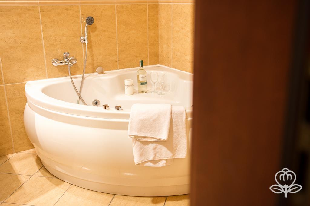L'Ascada Hotel Śrem Esterno foto