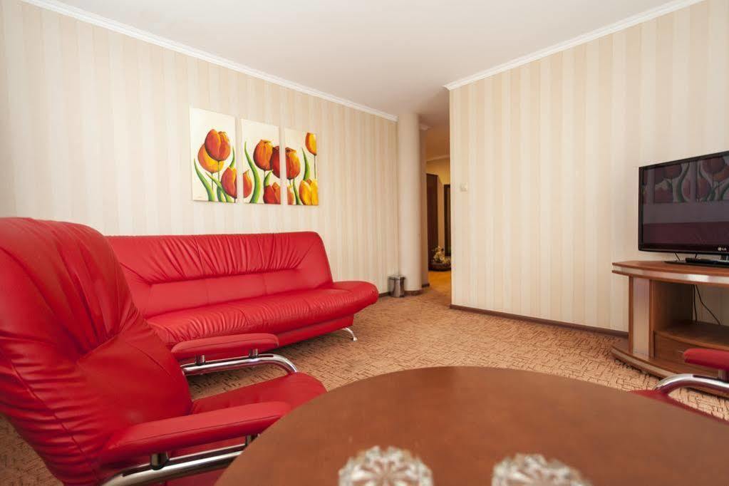 L'Ascada Hotel Śrem Esterno foto