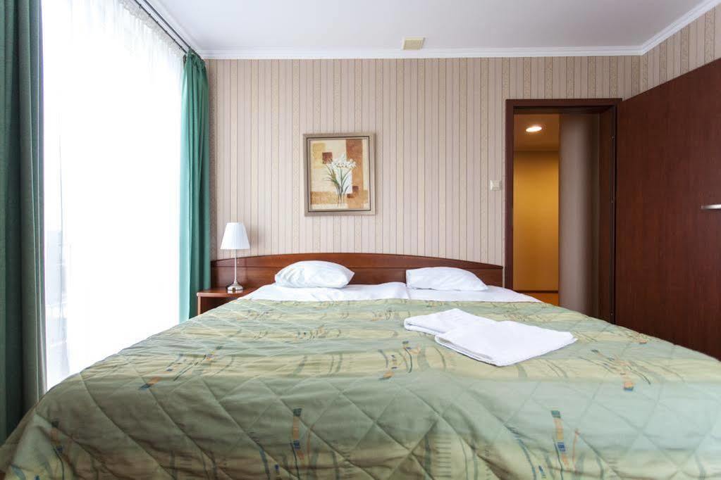 L'Ascada Hotel Śrem Esterno foto