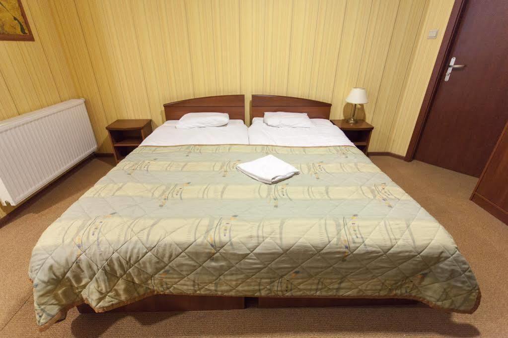 L'Ascada Hotel Śrem Esterno foto