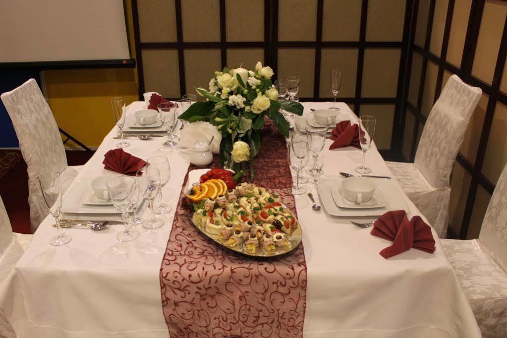 L'Ascada Hotel Śrem Esterno foto