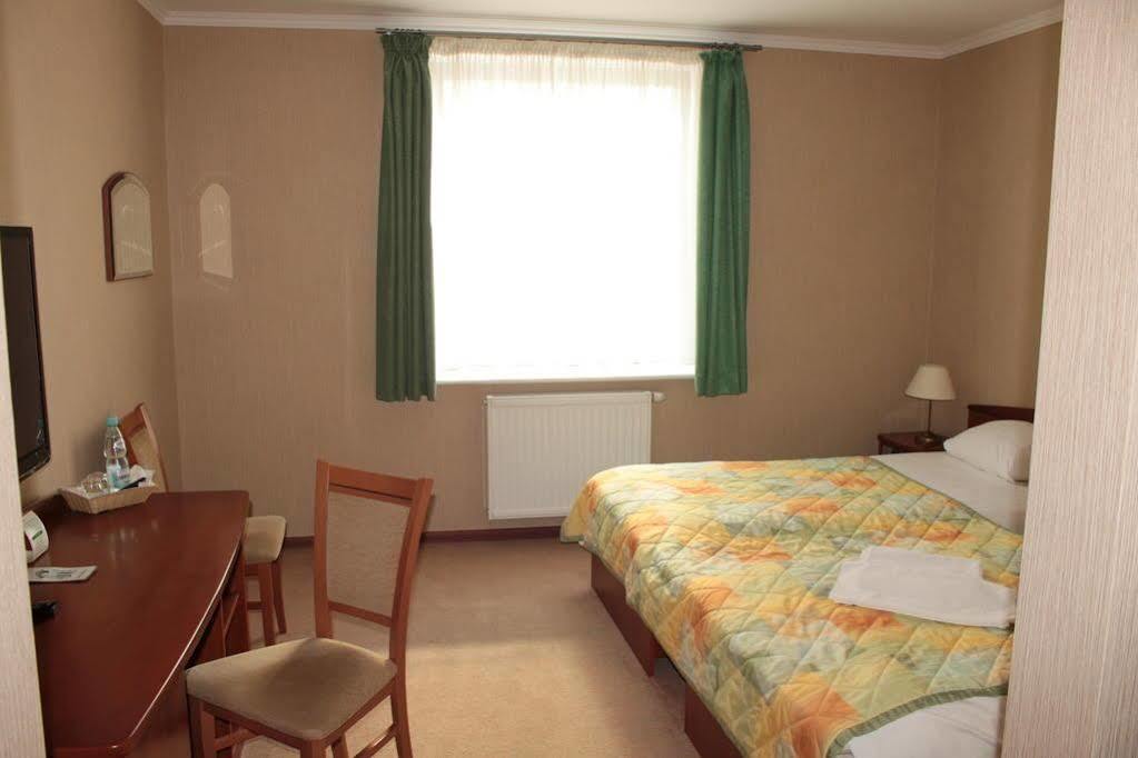 L'Ascada Hotel Śrem Esterno foto